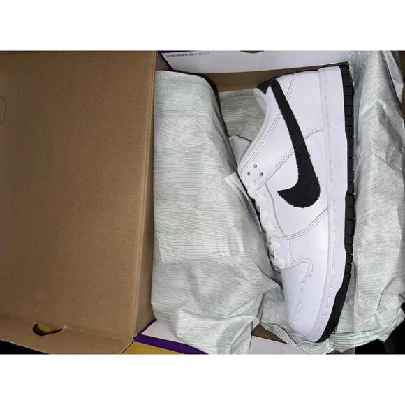 Nike Men’s Dunk SB Low Pro White/Black Sample